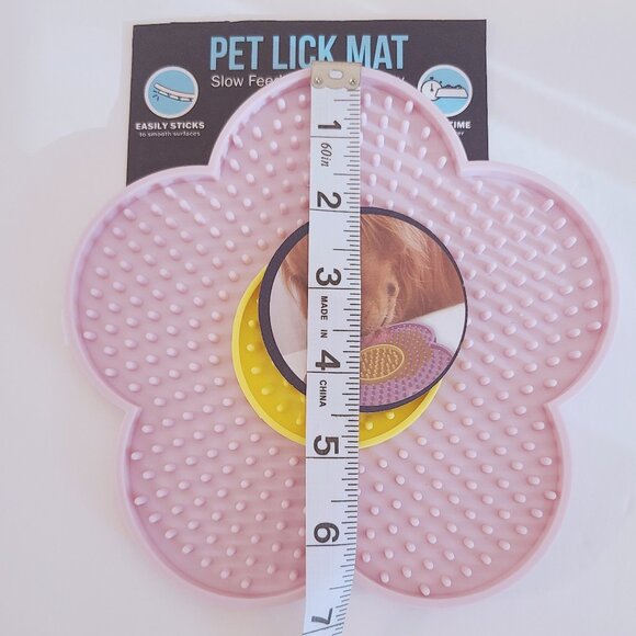 Flower Shaped Pet Lick Mat - Picture 3 of 4